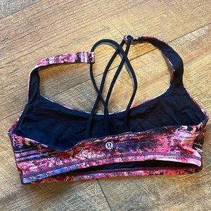 Luluelmon Size 8 - no padding - good condition.